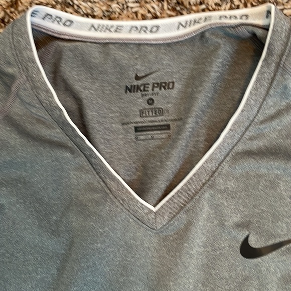 Women’s Nike Dry Fit NikePro long sleeve shirt. - Picture 2 of 5